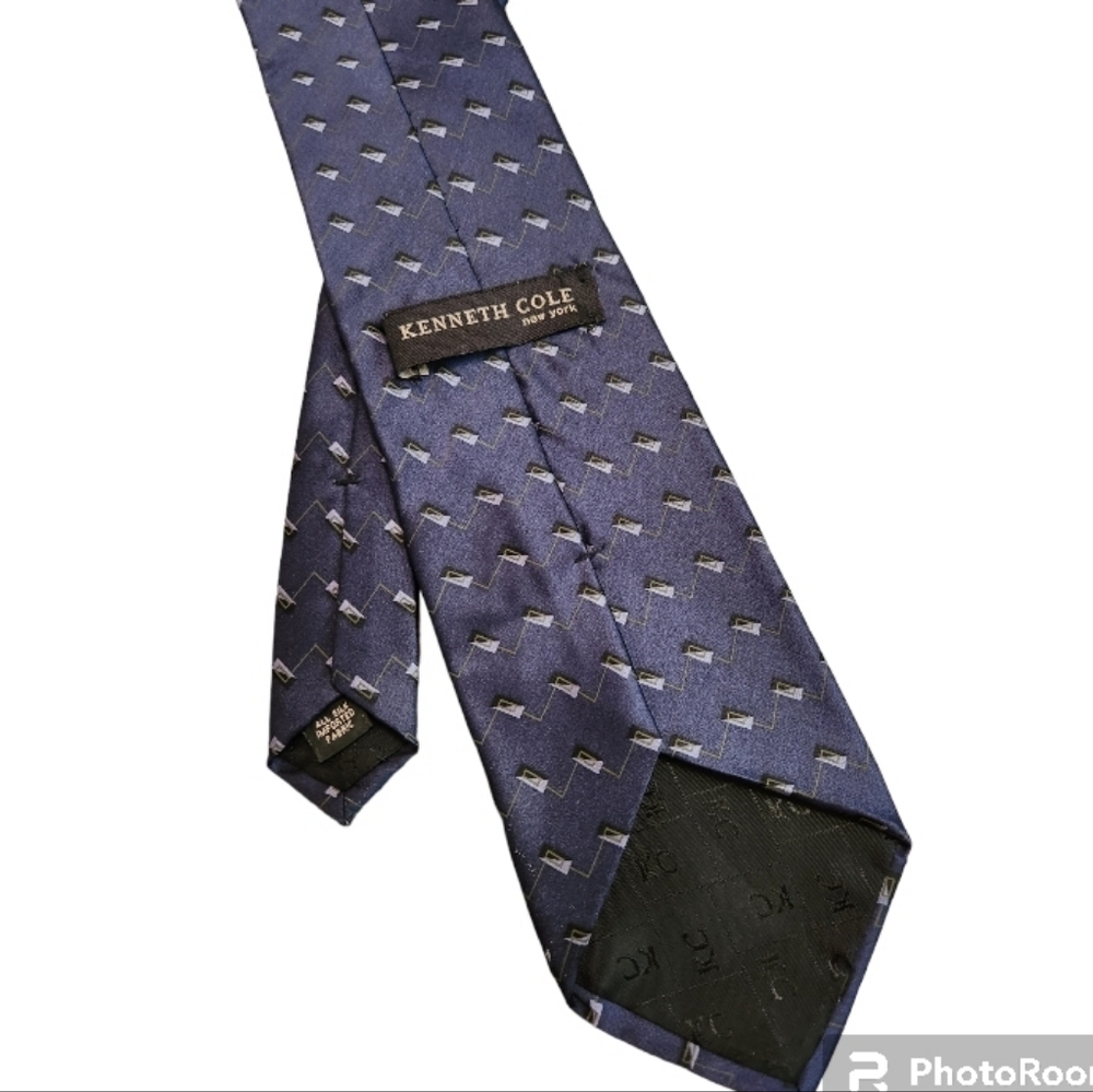 Kenneth Cole Tie - Picture 2 of 2